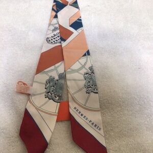 NWT Hermès Paris Silk Scarf Bandana Etoile orange brown tones, gift box